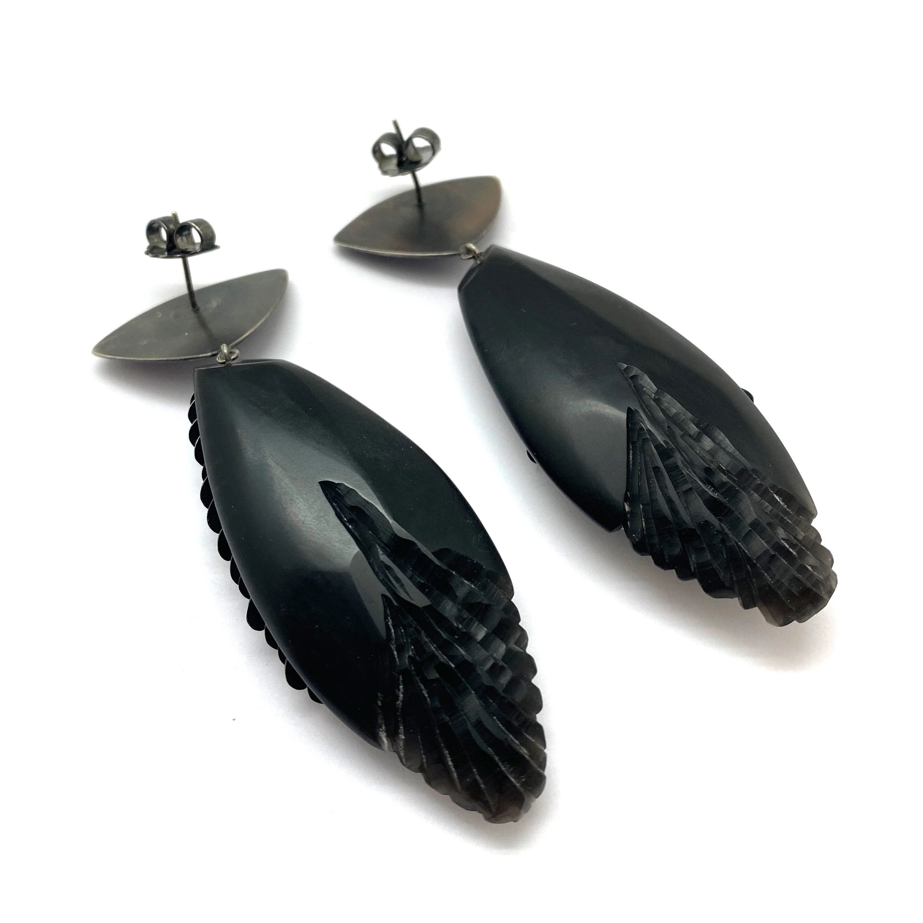 Black Scale Texture Drop Earrings - Image 5