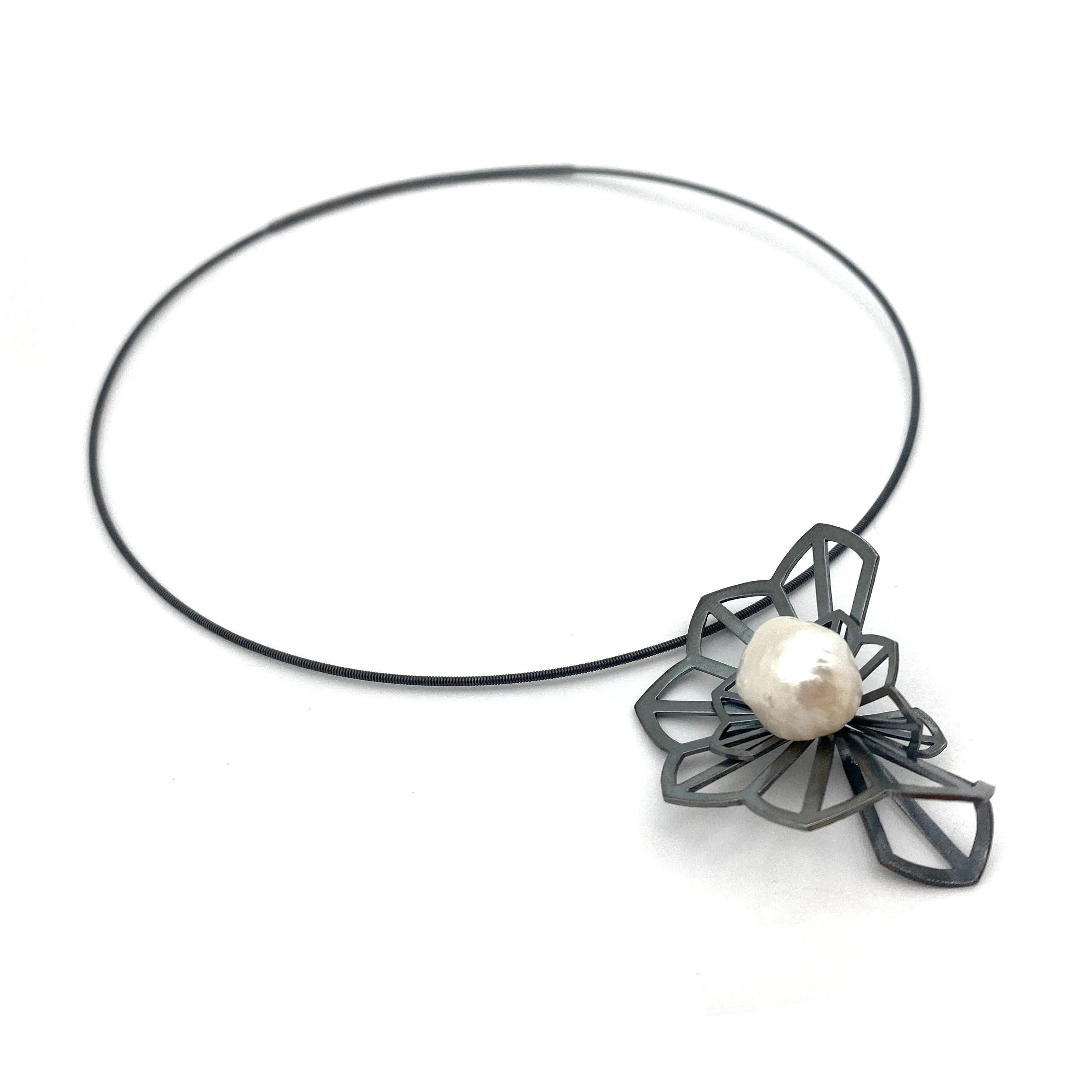 Double Hyacinth Fold Pearl Necklace - Image 3