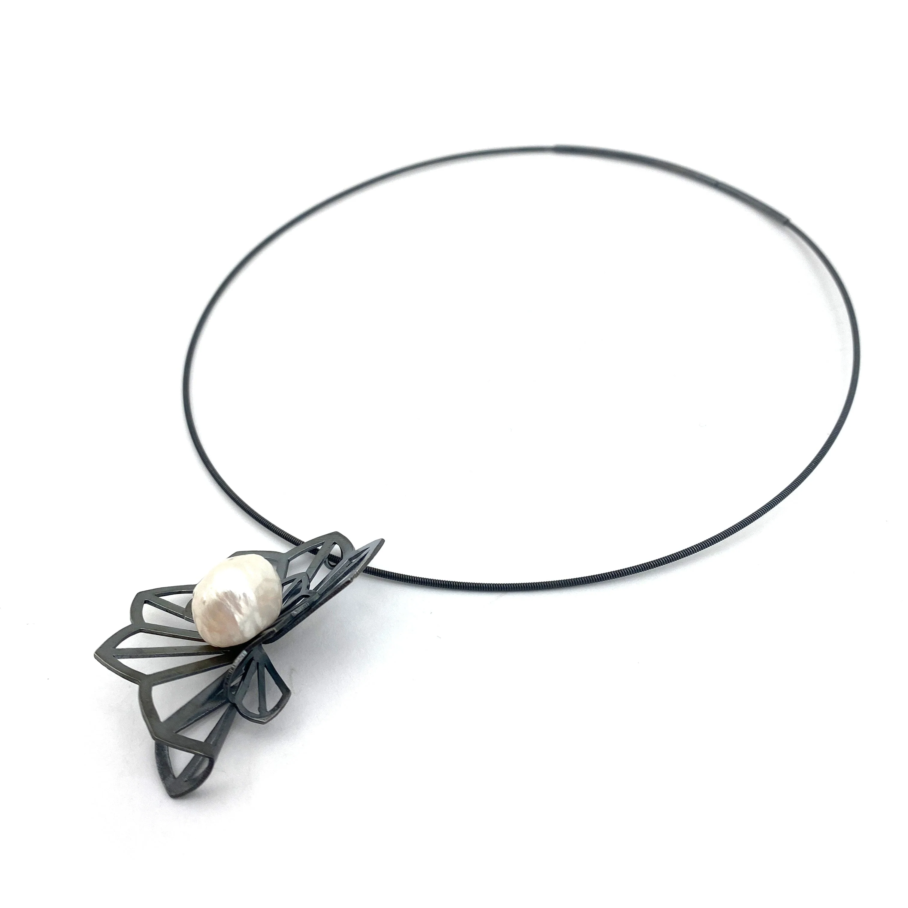 Double Hyacinth Fold Pearl Necklace - Image 4