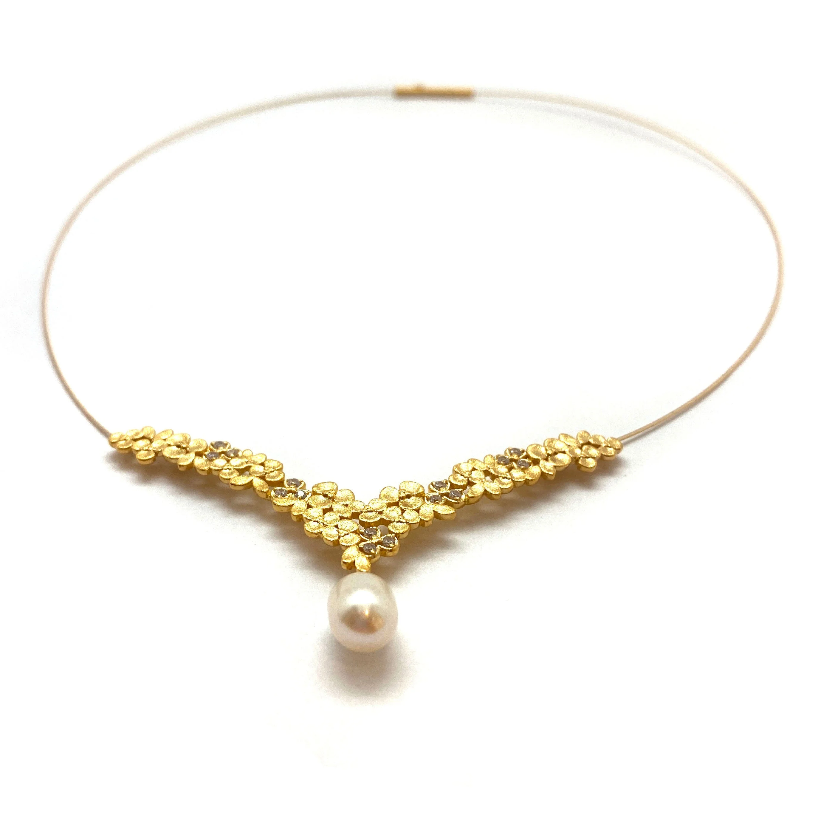 Floral Pearl V Collar Necklace - Image 3