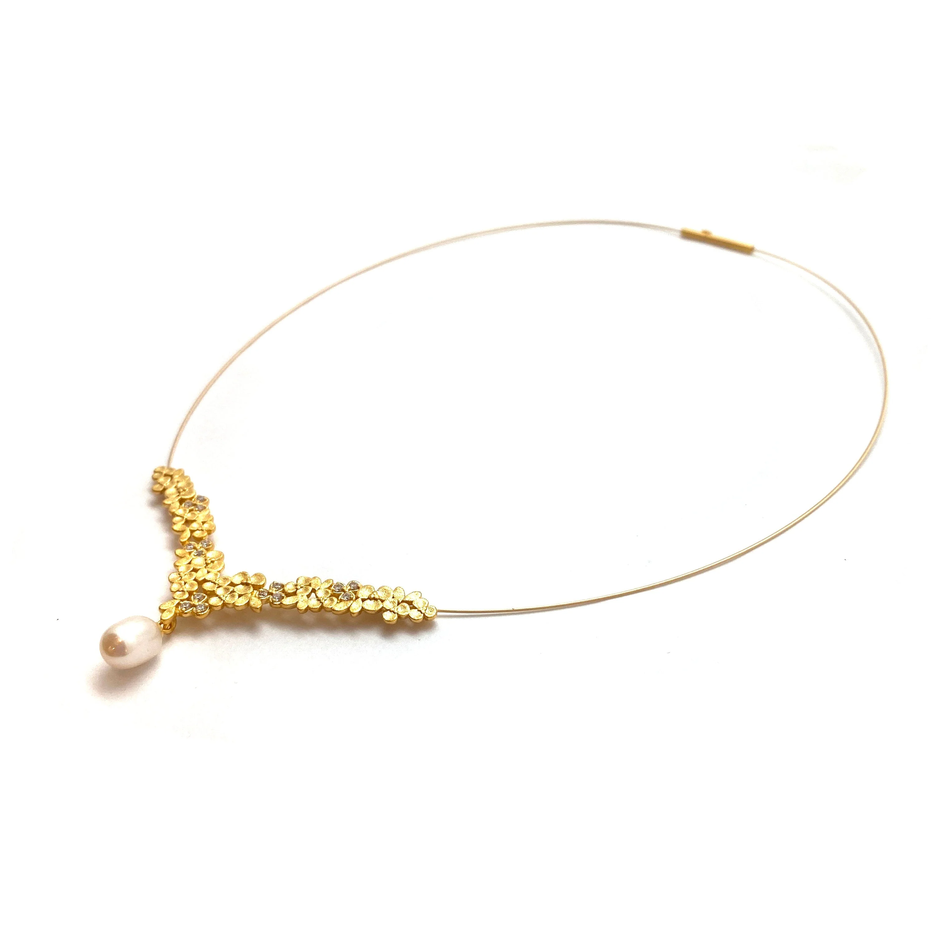 Floral Pearl V Collar Necklace - Image 4