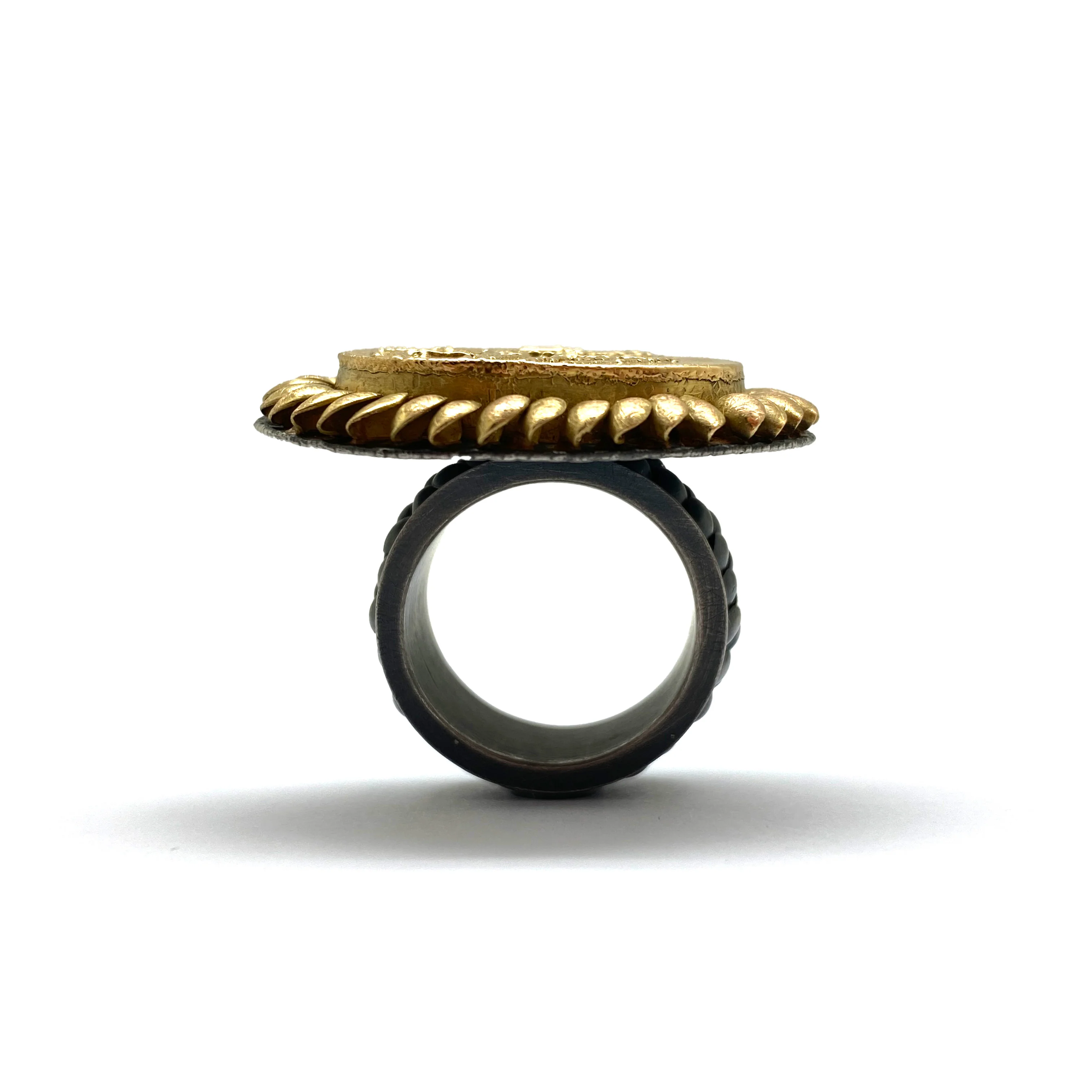 Gold and 'Diamond' Ring - Image 3